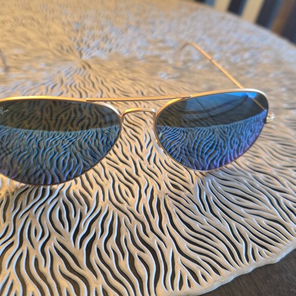 Ray-Ban Aviator metal sunglasses with gild frame and blue mirror lenses - Picture 3 of 3